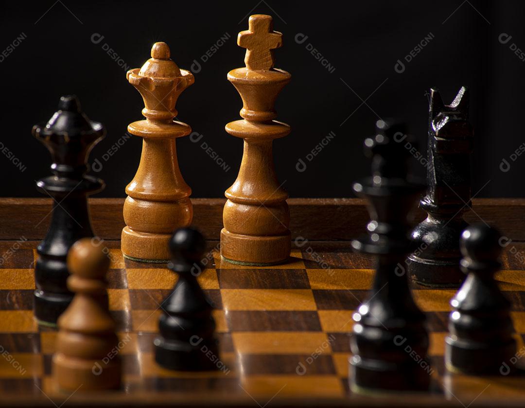 Jogo De Estratégia De Xadrez Imagem de Stock - Imagem de inteligência,  batalha: 214963059