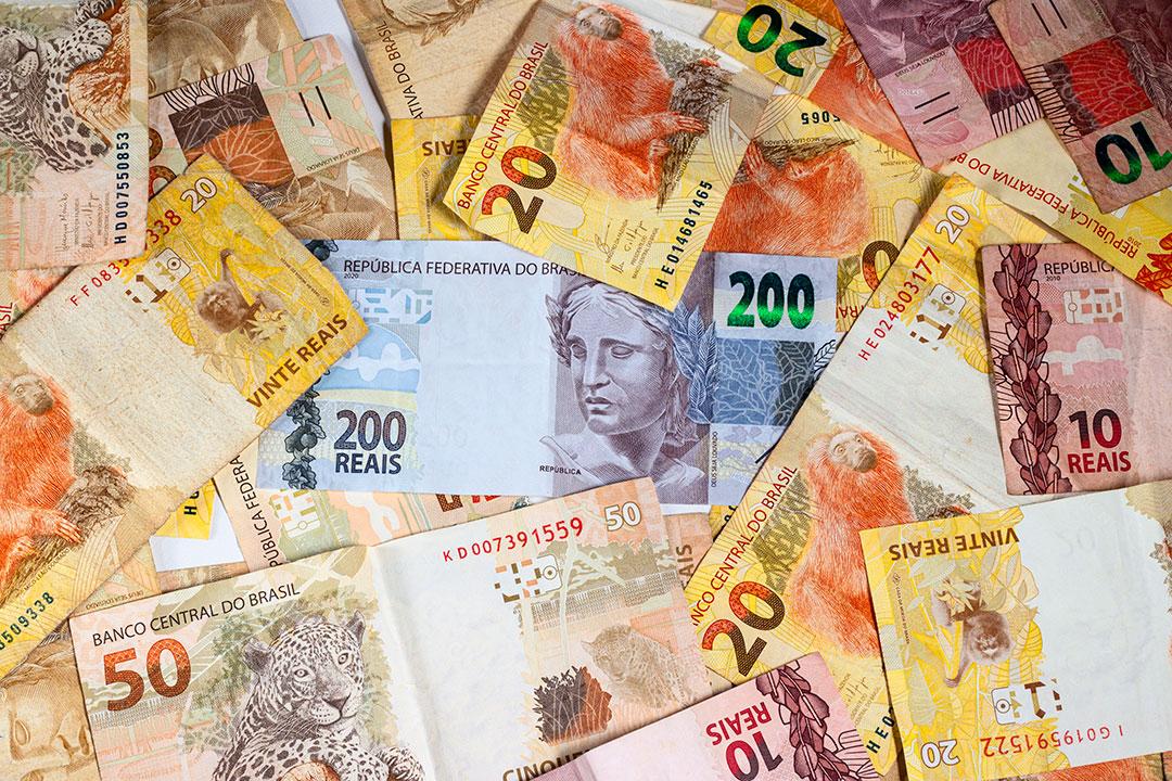 Dinheiro reais cedulas dinheiro brasileiro notas de cem de vinte e de 50  reais [download] - Designi