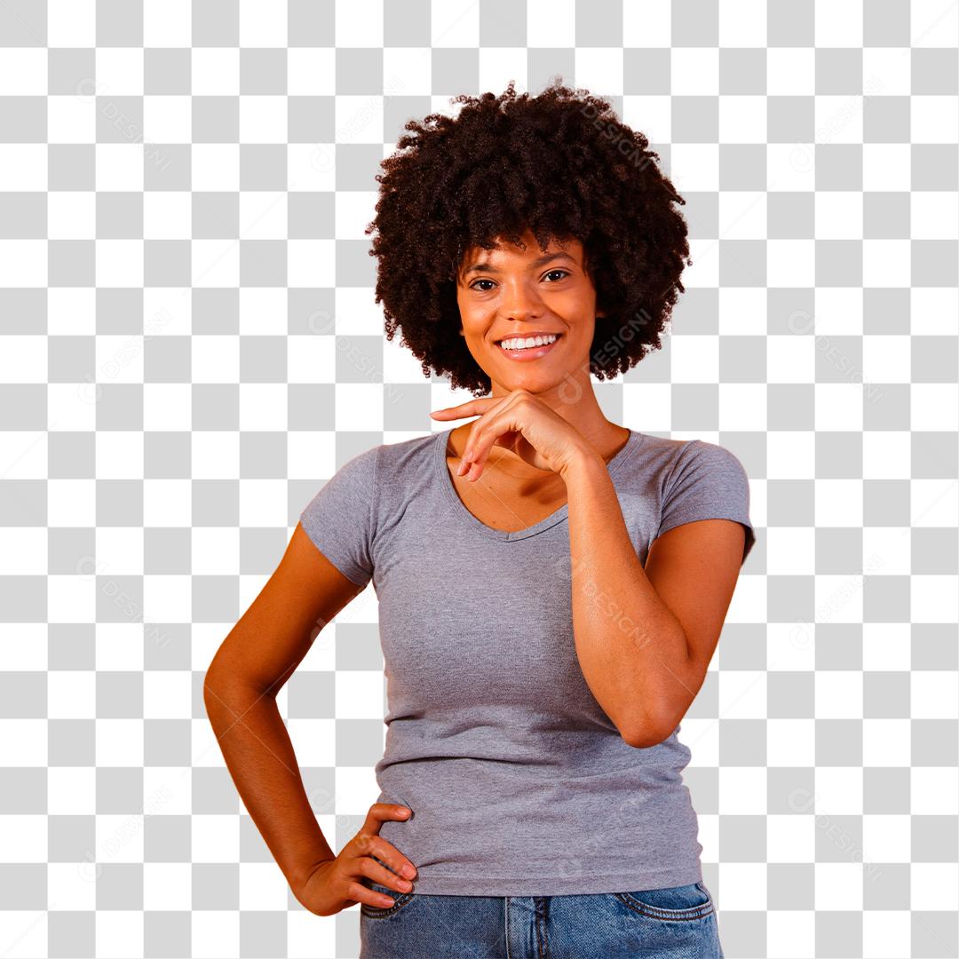 Mulher afro com cabelo preto sorrindo olhando para a câmera download Designi