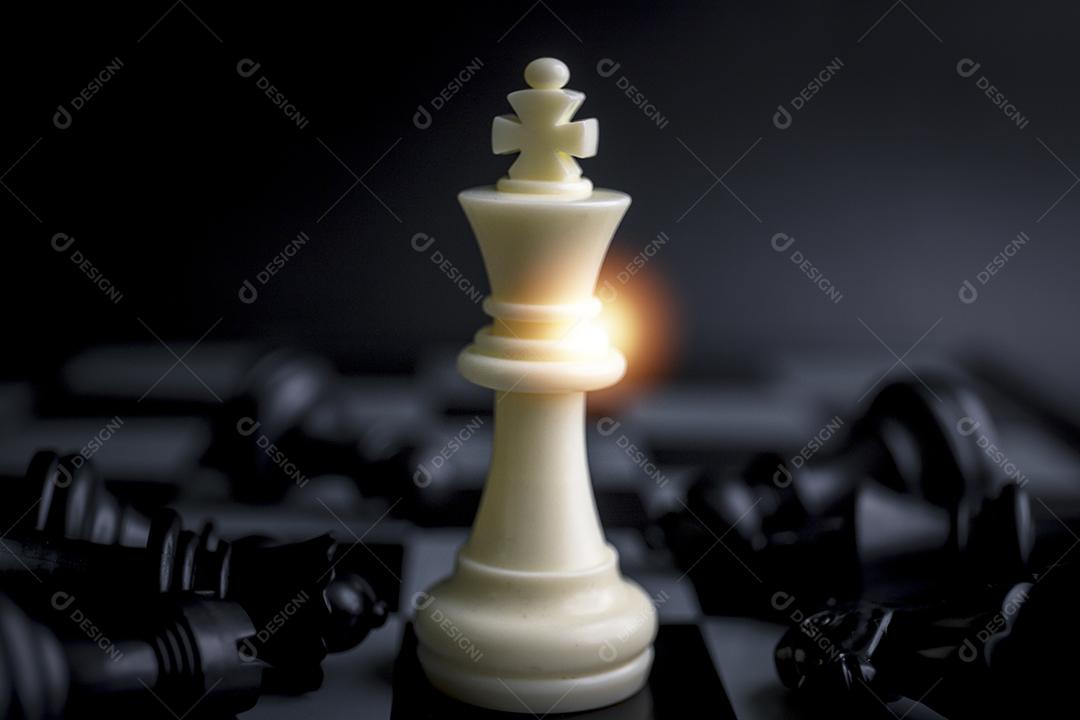 Conceito de jogo de tabuleiro de xadrez de ideias de negócios e