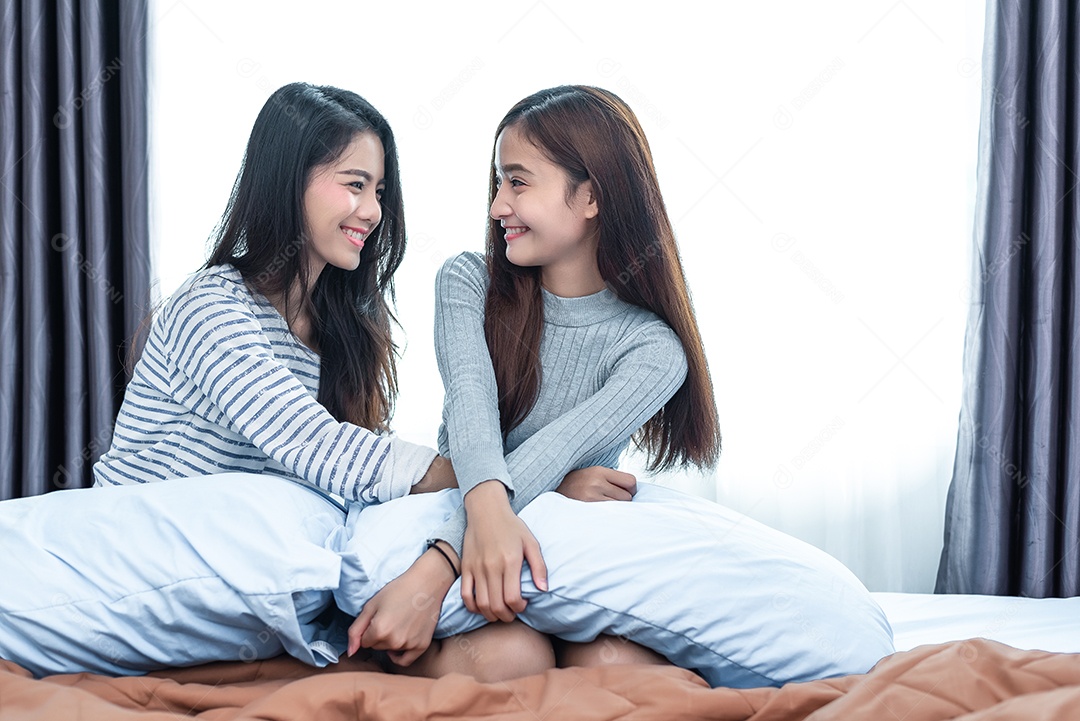 Duas Mulheres Lésbicas Asiáticas No Quarto Algumas Pessoas E O Conceito De Beleza Download 6030