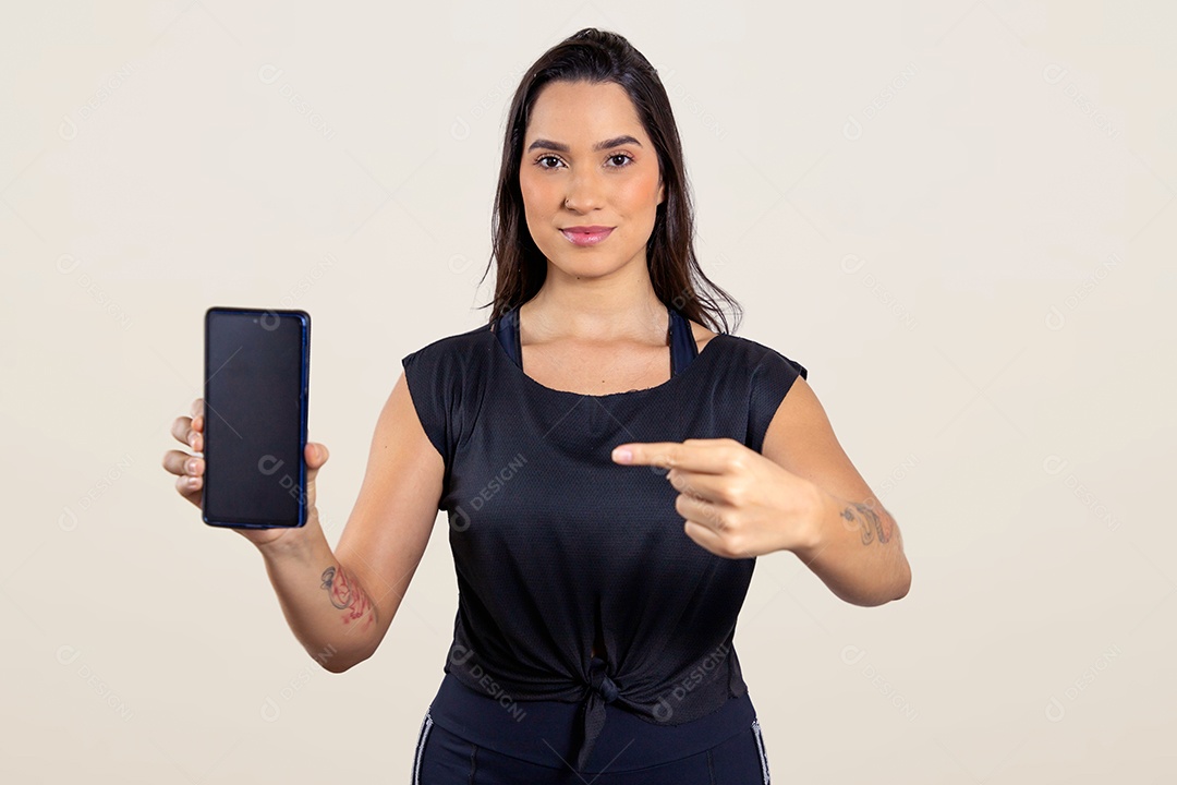 Mulher Bonita Apresentando Celular Smartphone Download Designi