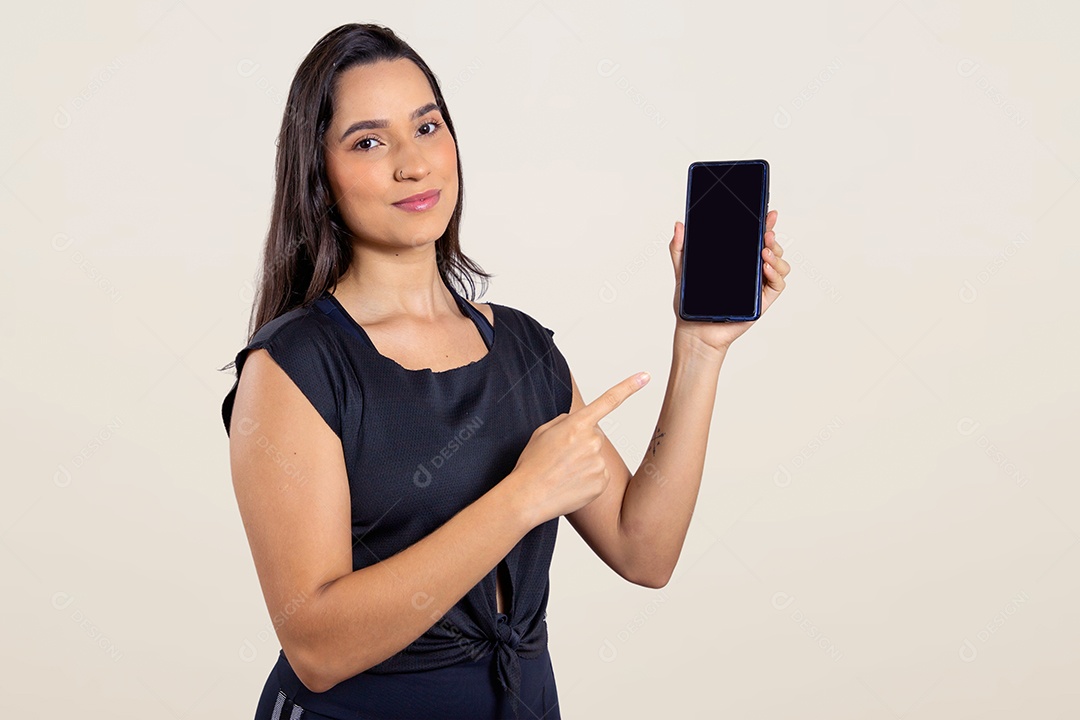 Mulher Bonita Apresentando Celular Smartphone Download Designi
