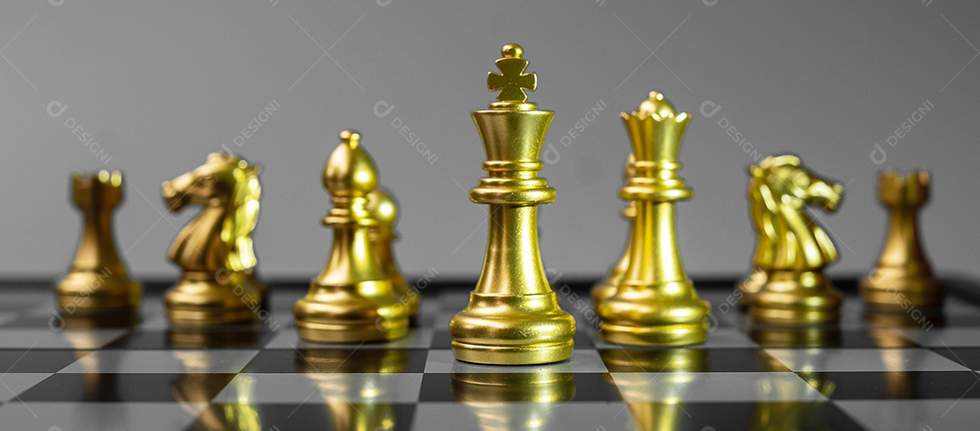 Bispo contra figuras brancas de xadrez ao fundo