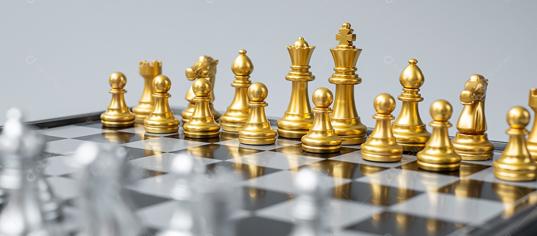 equipe de figuras de xadrez de prata (Rei, Rainha, Bispo, Cavalo