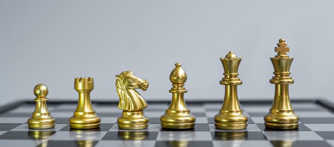 Equipe de figuras de xadrez de prata (Rei, Rainha, Bispo, Cavalo [download]  - Designi