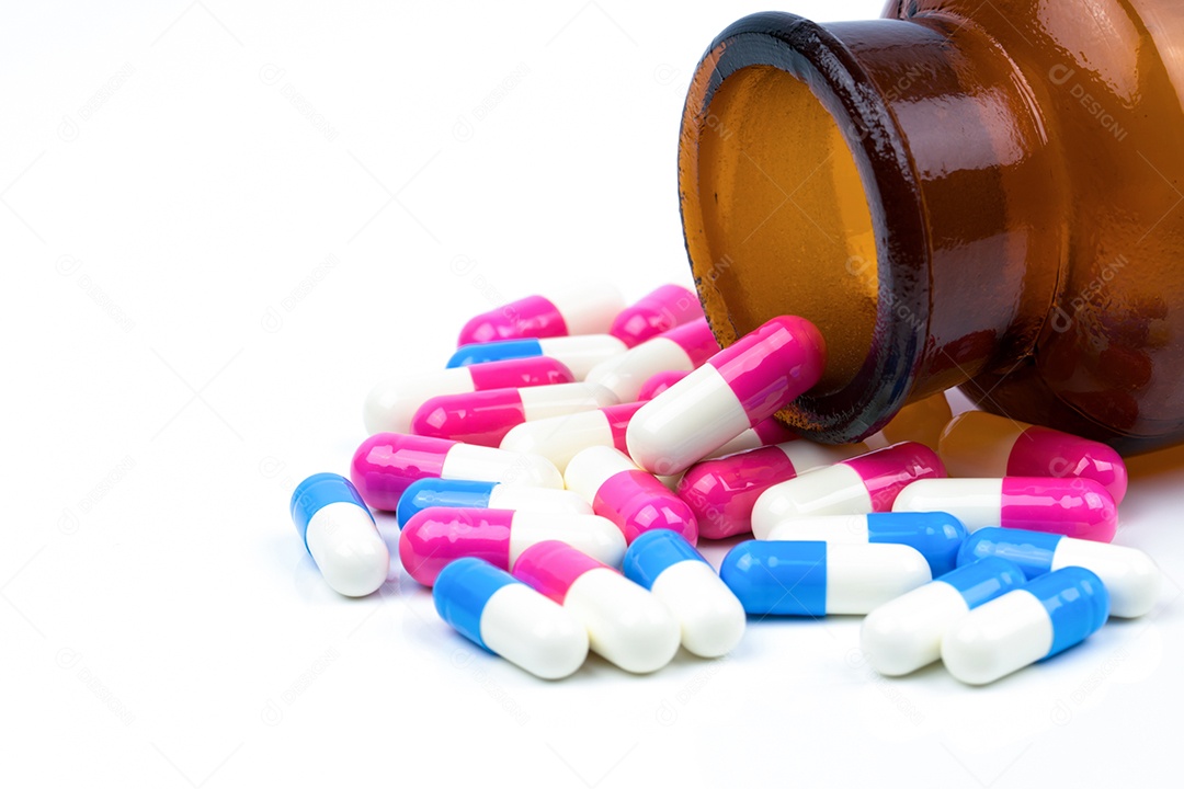 Cápsula com um medicamento para o tratamento de antibióticos