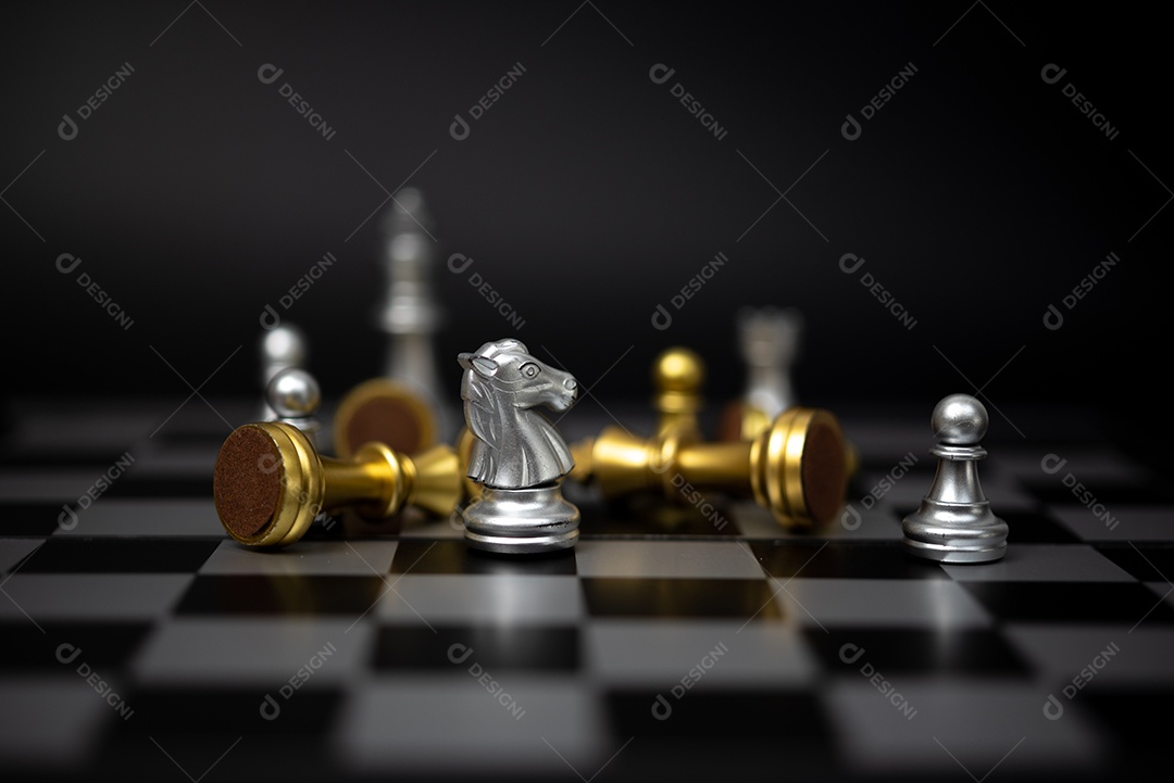 Jogo de xadrez no conceito de negócio de tabuleiro de xadrez com