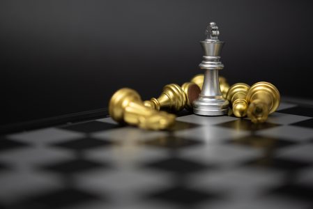 Jogo de xadrez complexo simbolizando ideias de desenvolvimento de  estratégia de negócios