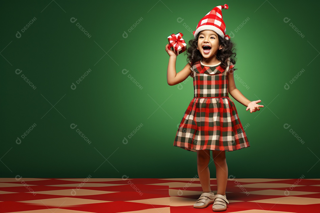 Menina jovem celebrando natal