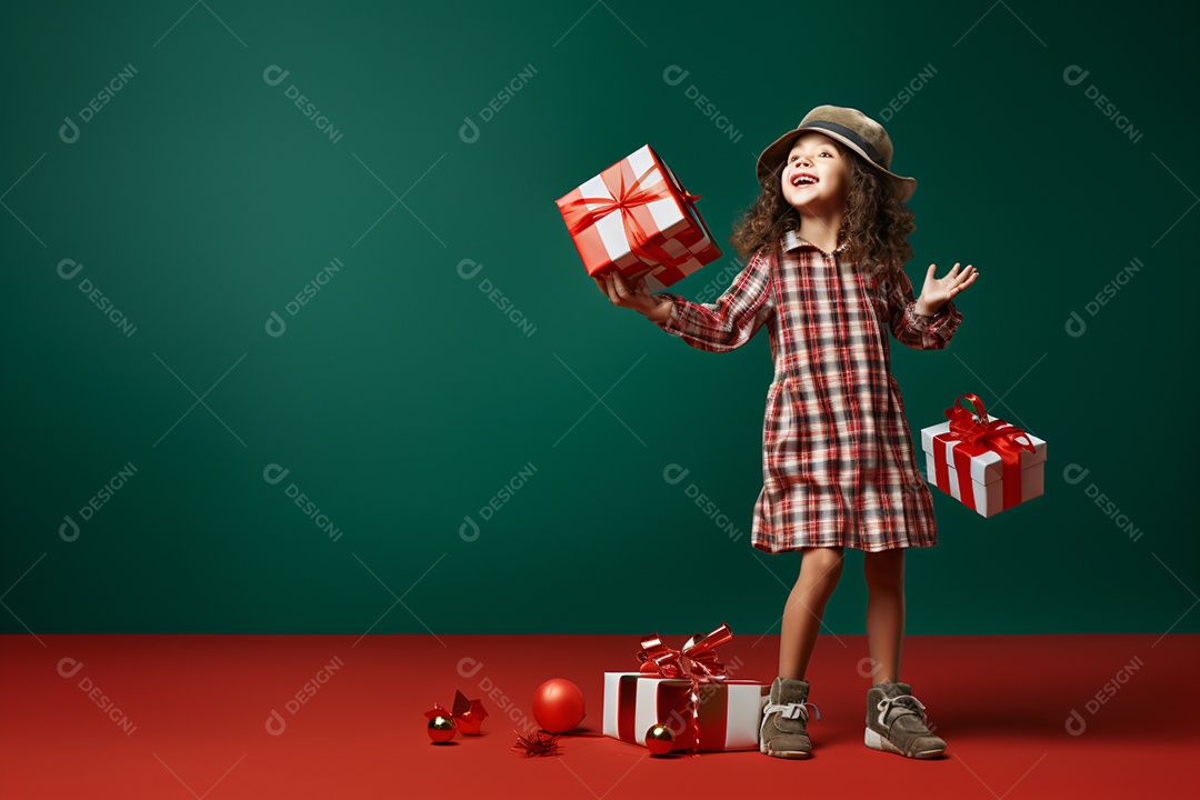 Menina jovem celebrando natal