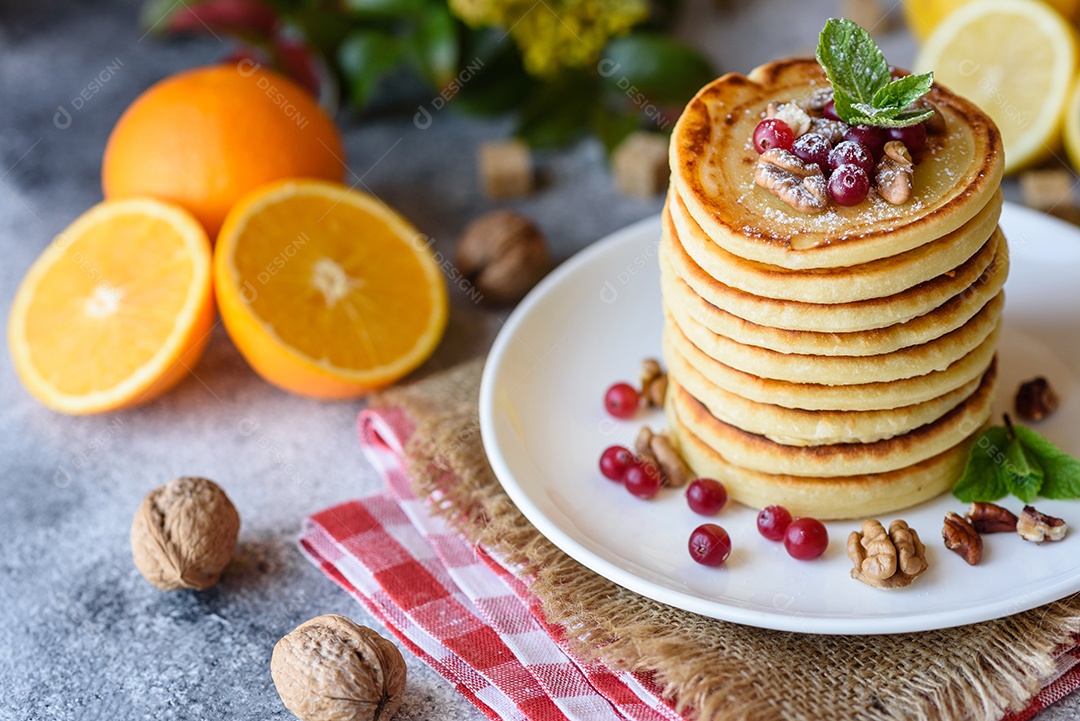 Deliciosas panquecas doces com calda