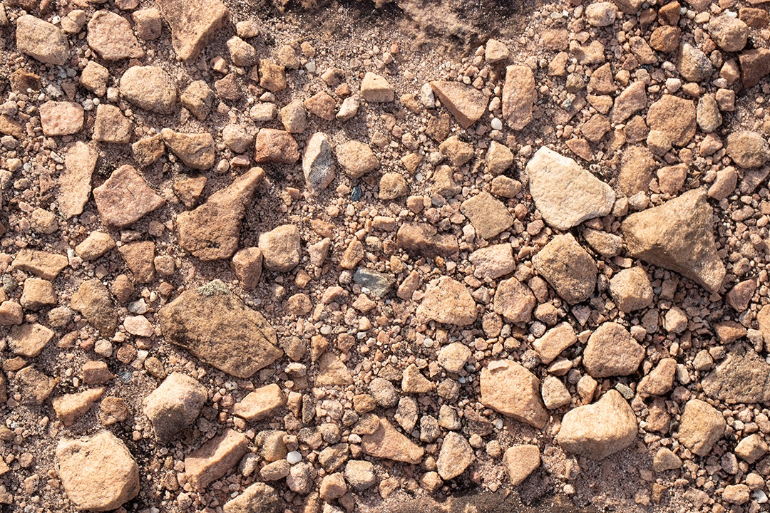 Textura de rocha com diversas pedras proeminentes